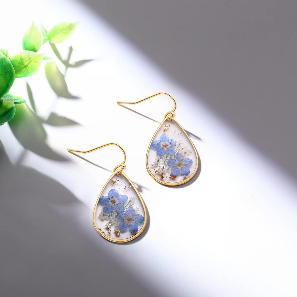 Women's Blue Forget-Me-Not and Queen Anne's Lace Pressed Wildflower Earrings - Picture 3 of 9